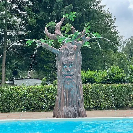 & Glamping Ons Plekje In Het Bos Tatil parkı Beekbergen