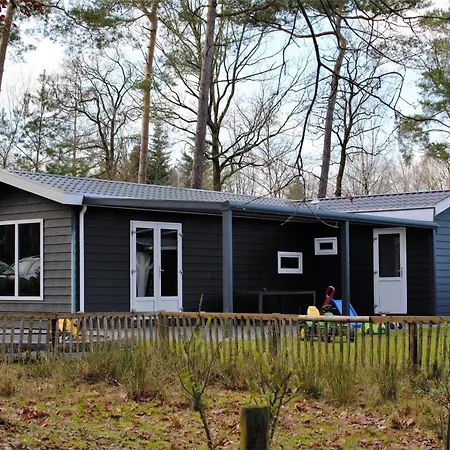 Tatil parkı & Glamping Ons Plekje In Het Bos
