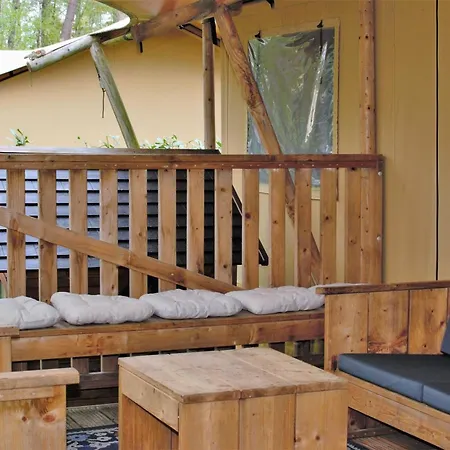 & Glamping Ons Plekje In Het Bos Бикберген