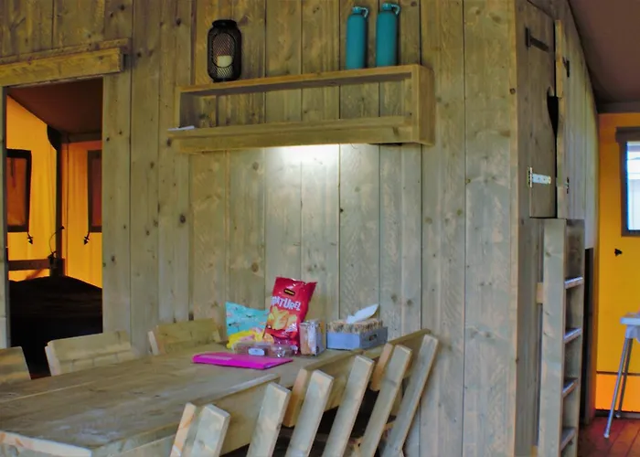 Parque de vacaciones & Glamping Ons Plekje In Het Bos *