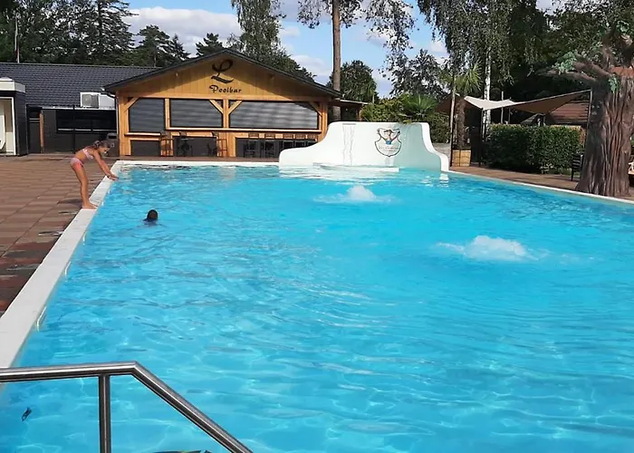 Kompleks wypoczynkowy & Glamping Ons Plekje In Het Bos *