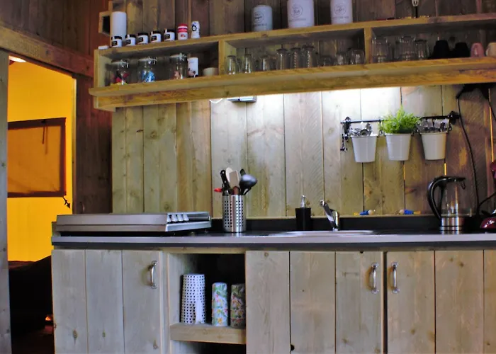 & Glamping Ons Plekje In Het Bos Kompleks wypoczynkowy *